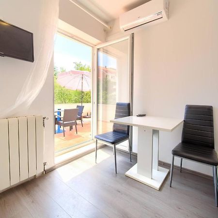 Apartments Dundo นยีวีเซ ภายนอก รูปภาพ