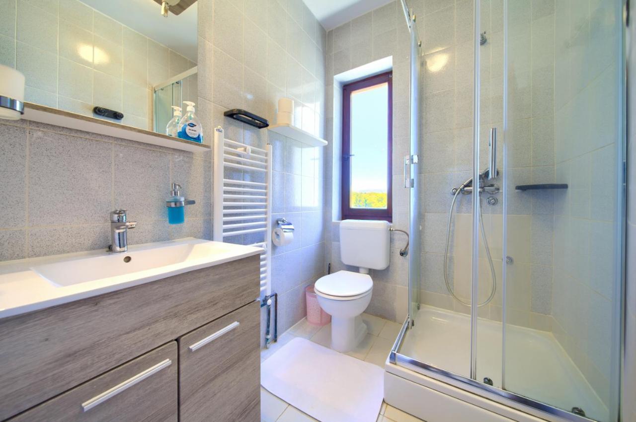 Apartments Dundo นยีวีเซ ภายนอก รูปภาพ