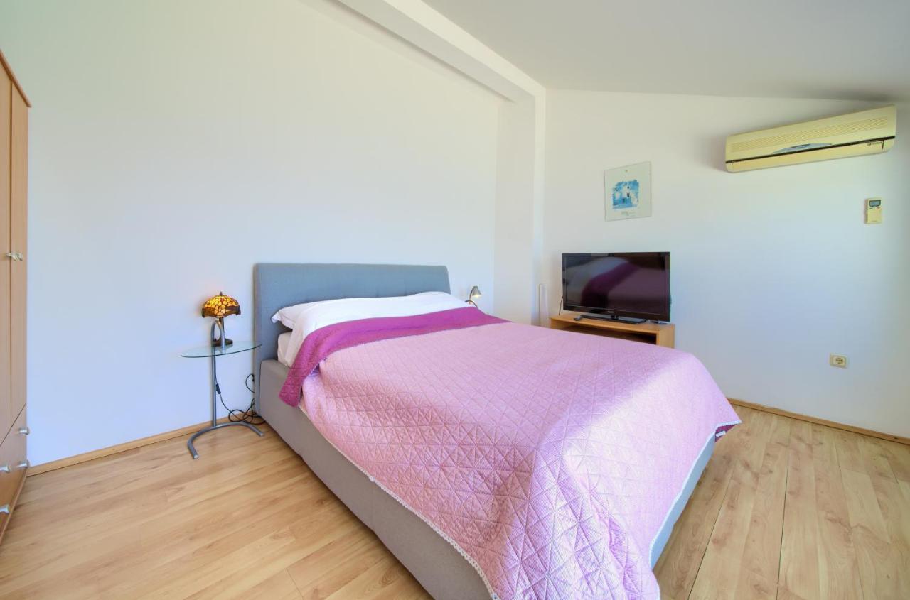 Apartments Dundo นยีวีเซ ภายนอก รูปภาพ