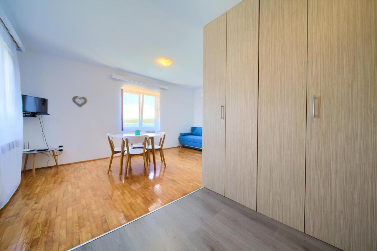 Apartments Dundo นยีวีเซ ภายนอก รูปภาพ