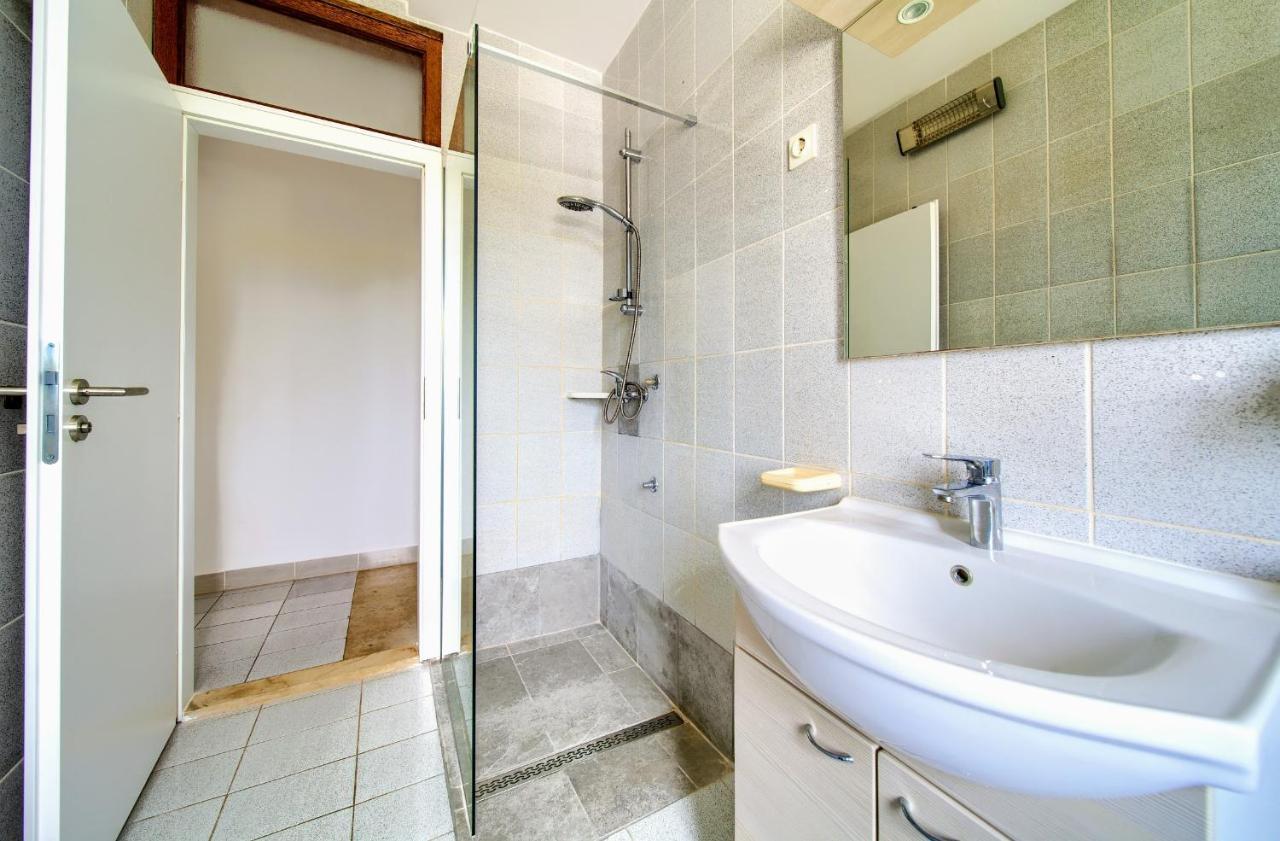 Apartments Dundo นยีวีเซ ภายนอก รูปภาพ