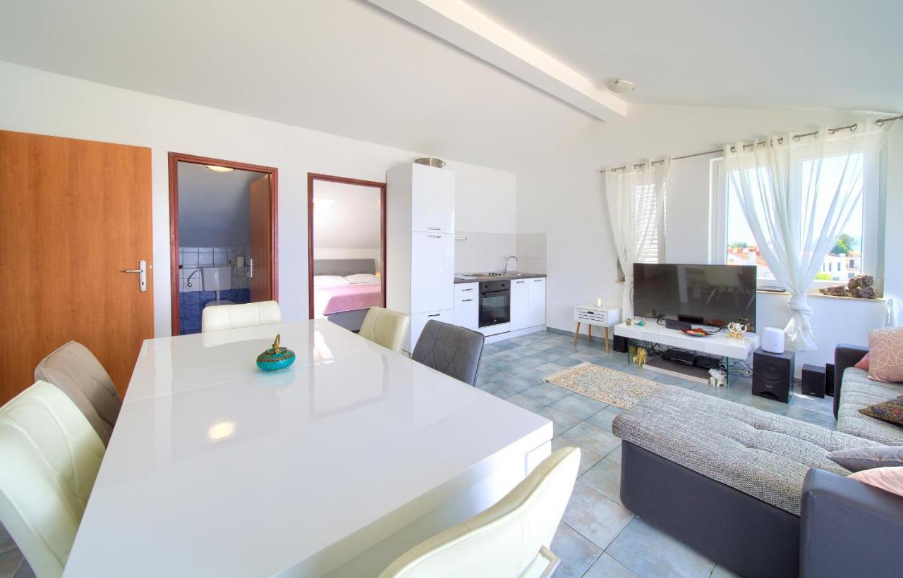 Apartments Dundo นยีวีเซ ภายนอก รูปภาพ