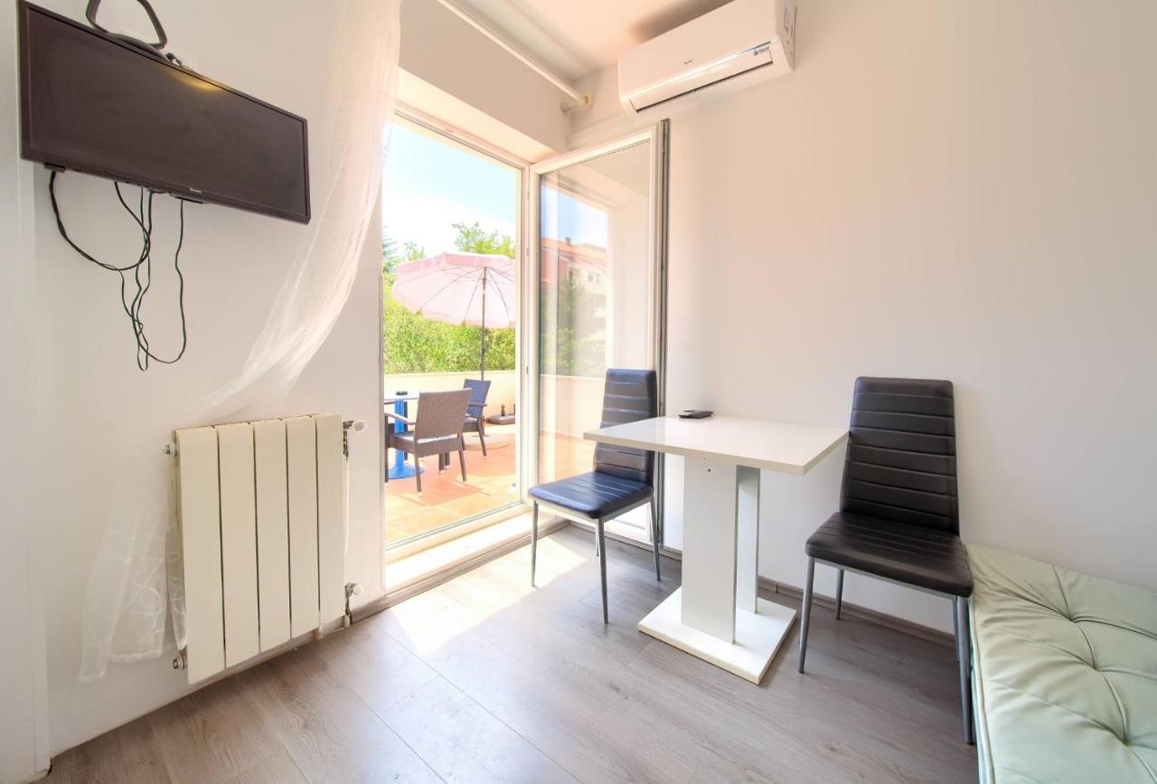 Apartments Dundo นยีวีเซ ภายนอก รูปภาพ